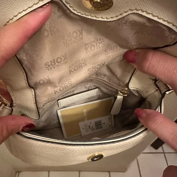 Michael Kors Bedford Flap Crossbody Bag – Ecru Pebbled Leather NWT - Picture 11 of 15